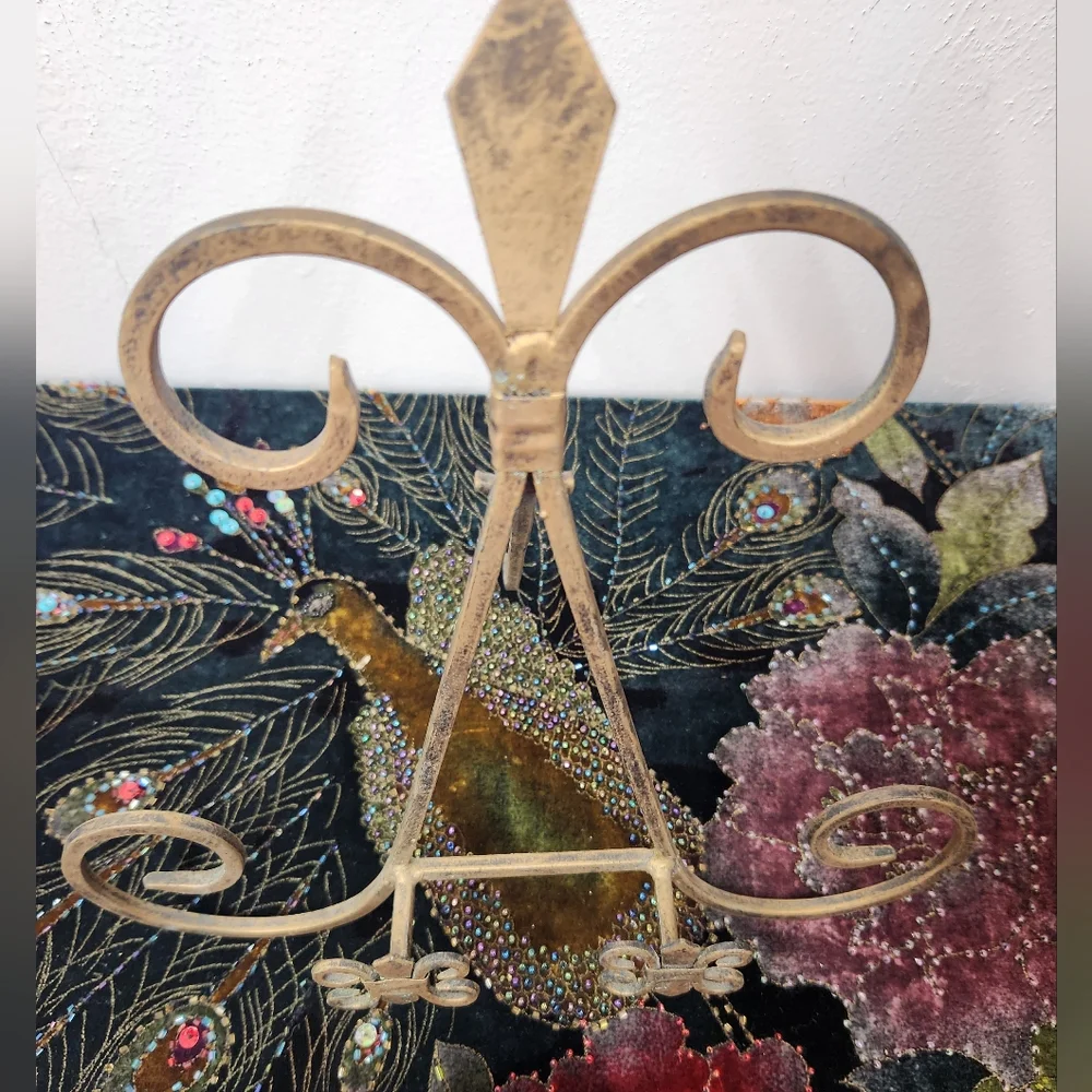 Elegant Gold Metal Easel Stand